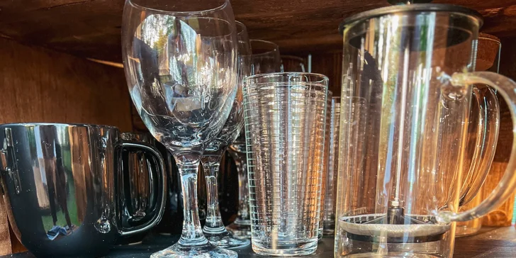 Glamping na Příbramsku, blízko CHKO Brdy: stan na klidné zahradě u rybníka