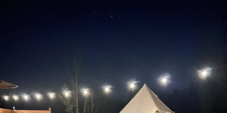 Glamping na Příbramsku, blízko CHKO Brdy: stan na klidné zahradě u rybníka