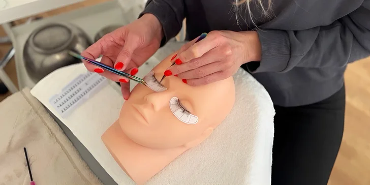 Kurz prodlužování řas či líčení vč. marketingu a certifikace k podnikání