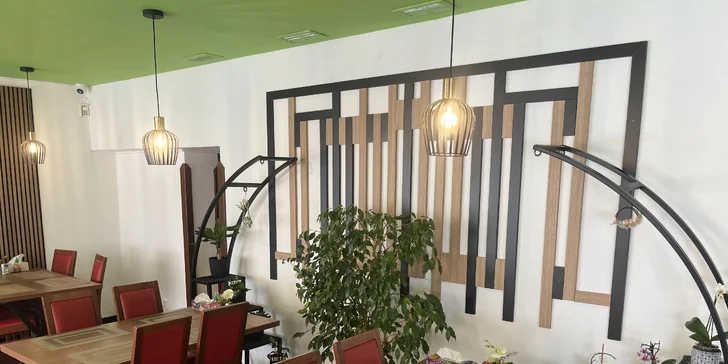 Sushi sety v restauraci YOMY sushi: maki i nigiri s lososem, tuňákem či krevetami, 24–62 ks