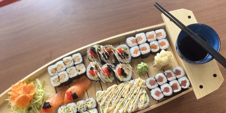 Sushi sety v restauraci YOMY sushi: maki i nigiri s lososem, tuňákem či krevetami, 24–62 ks