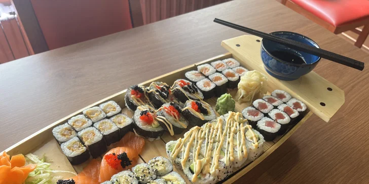 Sushi sety v restauraci YOMY sushi: maki i nigiri s lososem, tuňákem či krevetami, 24–62 ks
