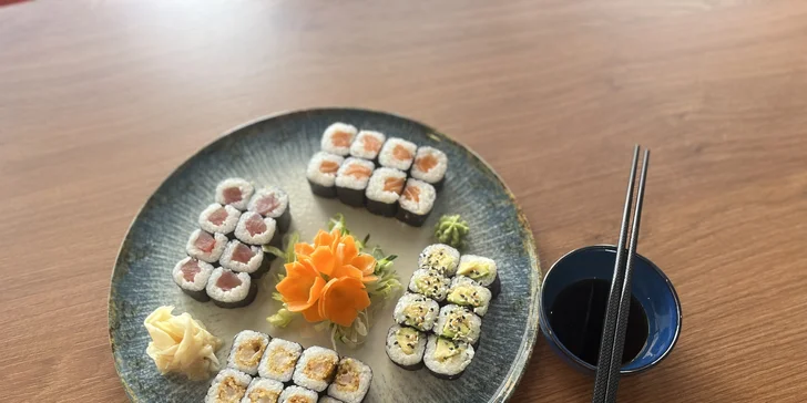 Sushi sety v restauraci YOMY sushi: maki i nigiri s lososem, tuňákem či krevetami, 24–62 ks