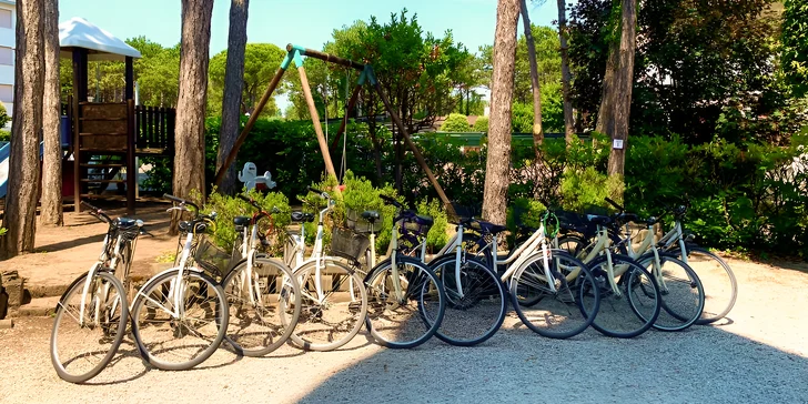 Rodinný pobyt v italském Bibione: 4* hotel vč. snídaní, hotelového bazénu a půjčení kol, 500 m od pláže