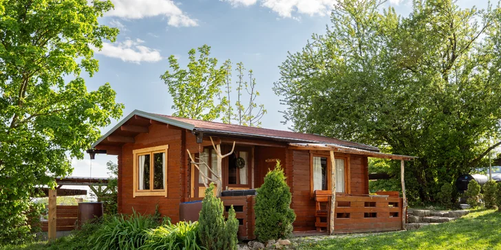 Pobyt mezi zvířátky na ranči: karavan, chatka či maringotka, mini zoo, koně a možnost snídaní