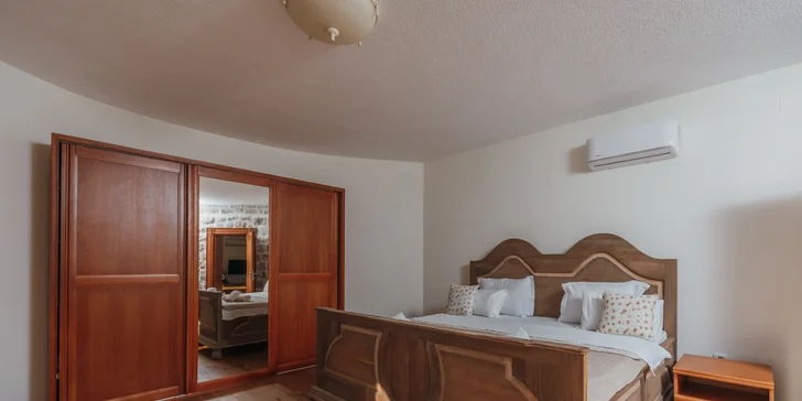 Dovolená v Černé Hoře: apartmány s bazénem cca 150 m od pláže