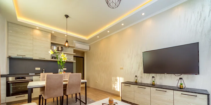 Luxusní apartmány v Petrovaci: venkovní bazén, skvělá poloha kousek od pláže