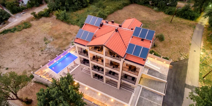 Luxusní apartmány v Petrovaci: venkovní bazén, skvělá poloha kousek od pláže