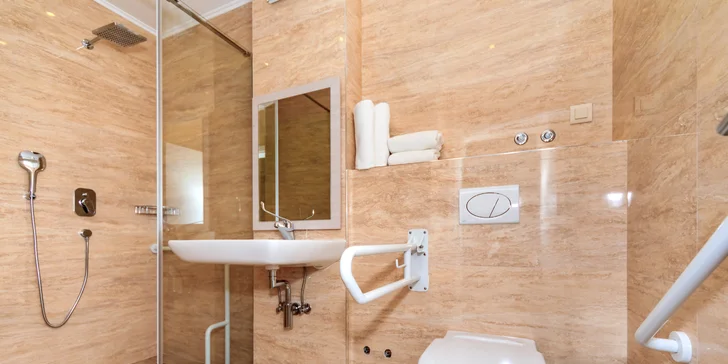 Luxusní apartmány v Petrovaci: venkovní bazén, skvělá poloha kousek od pláže