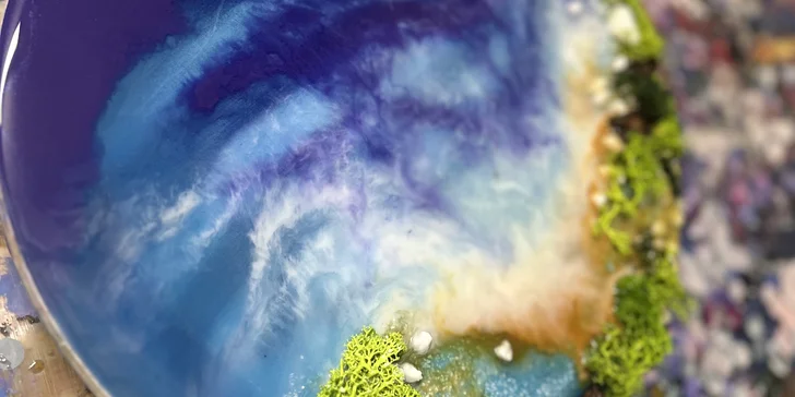 Zážitkové malování obrazů pro 1 i 2 osoby: metoda fluid art, epoxidová pryskyřice i alkoholové inkousty