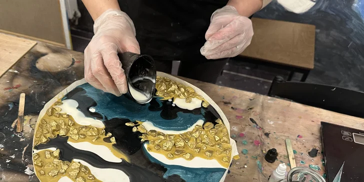 Zážitkové malování obrazů pro 1 i 2 osoby: metoda fluid art, epoxidová pryskyřice i alkoholové inkousty