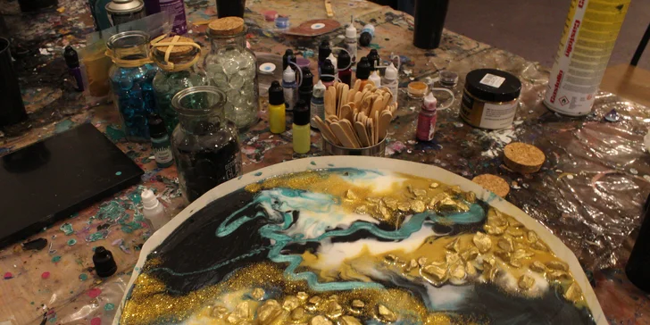 Zážitkové malování obrazů pro 1 i 2 osoby: metoda fluid art, epoxidová pryskyřice i alkoholové inkousty
