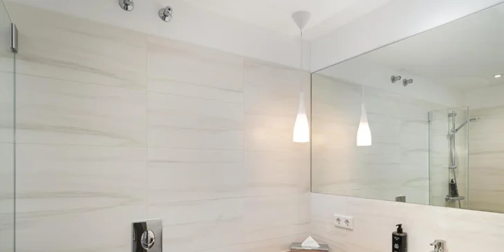 Poznejte Regensburg: moderní hotel v centru města, snídaně, památky i nákupy