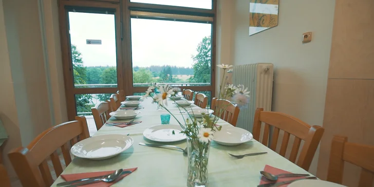 Relaxační pobyt v hotelu v jižních Čechách: vegetariánská strava, křišťálová či vibrační terapie i kreativní tvoření