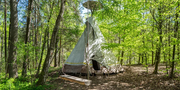 Využívat můžete také teepee, které stojí hned vedle jurty.