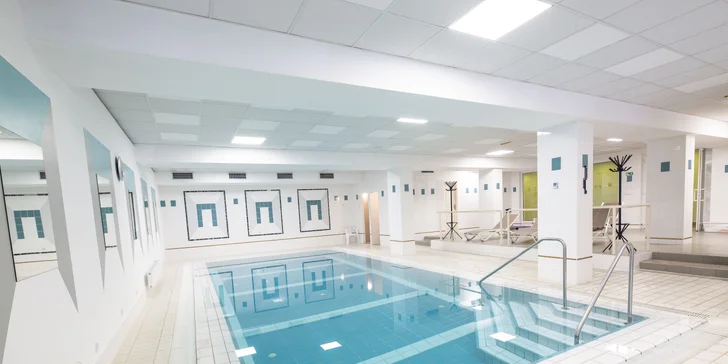 Pobyt ve 4* hotelu v Mariánských Lázních: jídlo, vyhřívaný bazén i wellness procedury