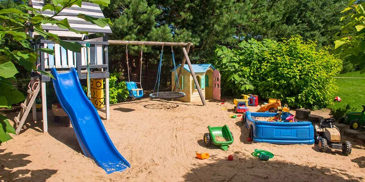 Rodinný pobyt na Baltu v Kolobřehu: apartmány vč. sauny a bazénu, dětské hřiště i společná zahrada, 700 m od pláže
