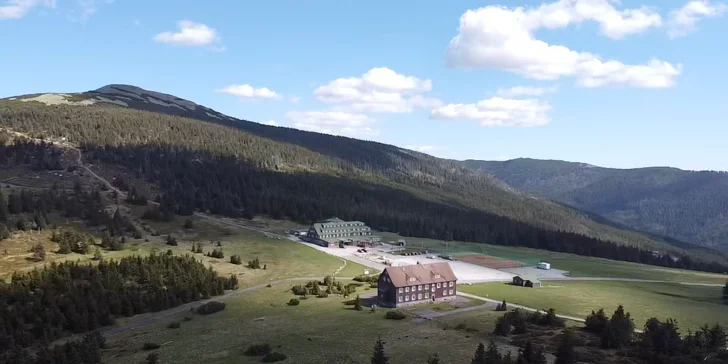 Špindlerův Mlýn pro páry či rodiny: hotel na rozcestí turistických tras vč. snídaně