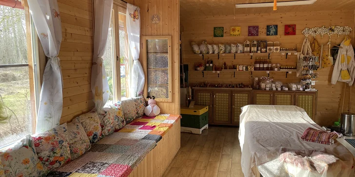 Včelí relax v apidomku pro jednoho: sauna, masáž i ležení na úlech (2 hodiny)