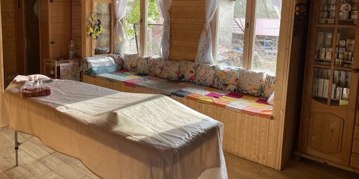 Včelí relax v apidomku pro jednoho: sauna, masáž i ležení na úlech (2 hodiny)
