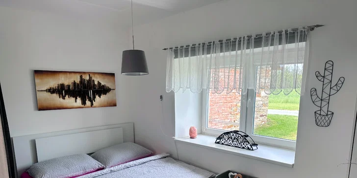 Podhůří Orlických hor: chata z 20. let, venkovní vířivka, gril i kamna na dřevo
