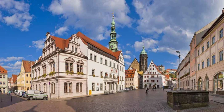 Autobusem z Prahy do historických Drážďan, odpolední plavba lodí do Pirny, oběd, živá hudba a průvodce po celý den