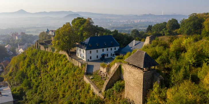 Ubytování se snídaní na hradě Krupka: pokoje až pro 4 osoby, vstupy do památek i na lanovku