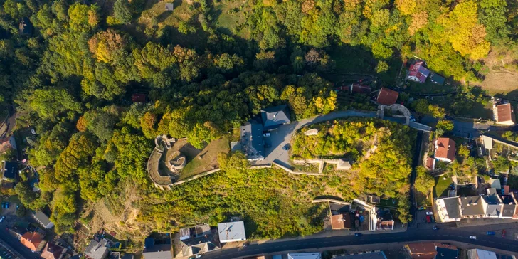 Ubytování se snídaní na hradě Krupka: pokoje až pro 4 osoby, vstupy do památek i na lanovku