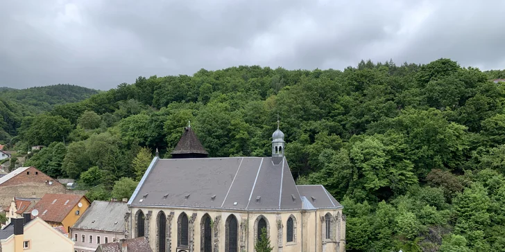 Ubytování se snídaní na hradě Krupka: pokoje až pro 4 osoby, vstupy do památek i na lanovku