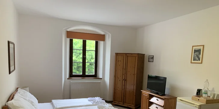 Ubytování se snídaní na hradě Krupka: pokoje až pro 4 osoby, vstupy do památek i na lanovku
