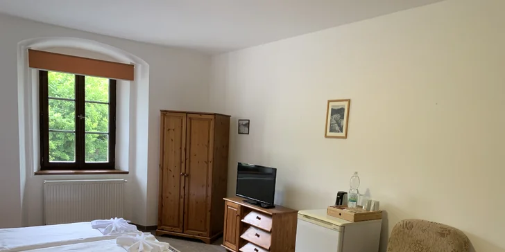 Ubytování se snídaní na hradě Krupka: pokoje až pro 4 osoby, vstupy do památek i na lanovku