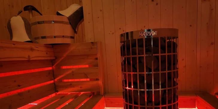 Masáž, zábal a kameny nebo privátní sauna s občerstvením až pro 4 osoby