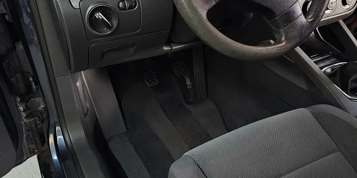 Čištění interiéru auta i vč. mytí karoserie nebo dezinfekce klimatizace