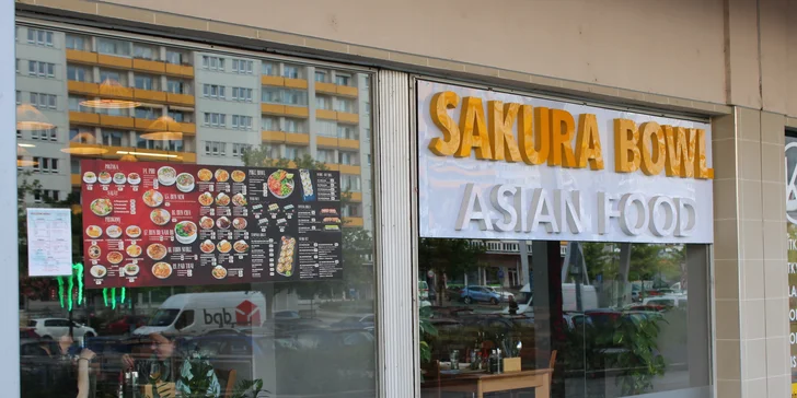 Set 24, 34 nebo 40 kusů pestrého sushi s rybami, krabem i avokádem