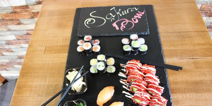 Set 24, 34 nebo 40 kusů pestrého sushi s rybami, krabem i avokádem