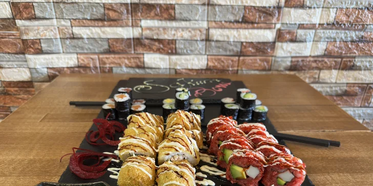 Set 24, 34 nebo 40 kusů pestrého sushi s rybami, krabem i avokádem
