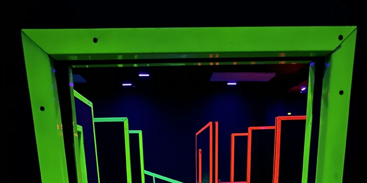 Adrenalin a zábava až pro 8 hráčů: laser game v pardubické aréně vč. nápojů a popcornu