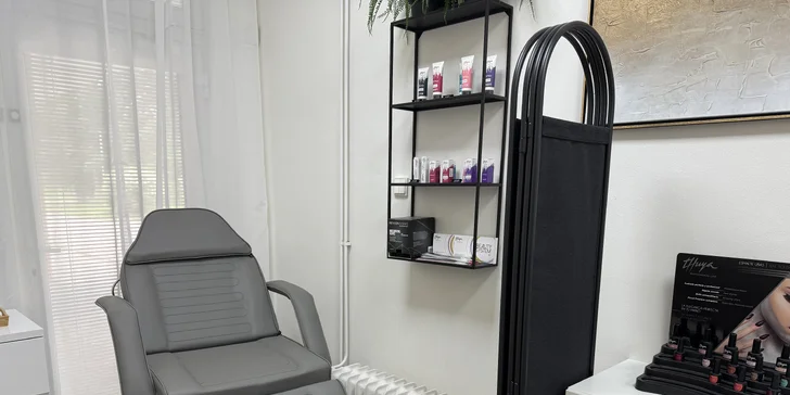 Relax a krásné nehty: manikúra s masáží rukou i mokrá pedikúra a peeling