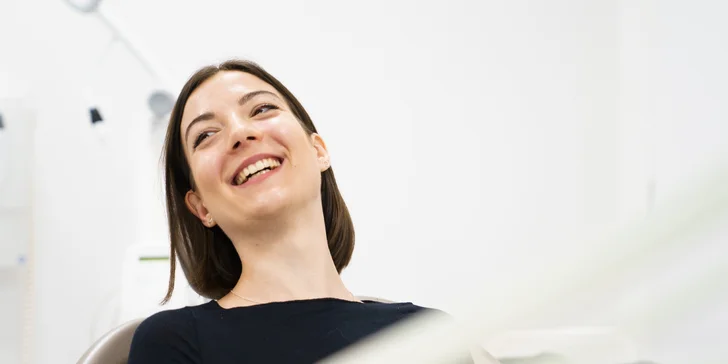 Postarejte se o zuby: dentální hygiena včetně pískování Air-flow
