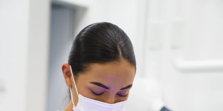 Ordinační bělení zubů LED lampou Philips Zoom s možností dentální hygieny