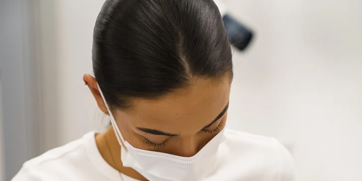 Ordinační bělení zubů LED lampou Philips Zoom s možností dentální hygieny