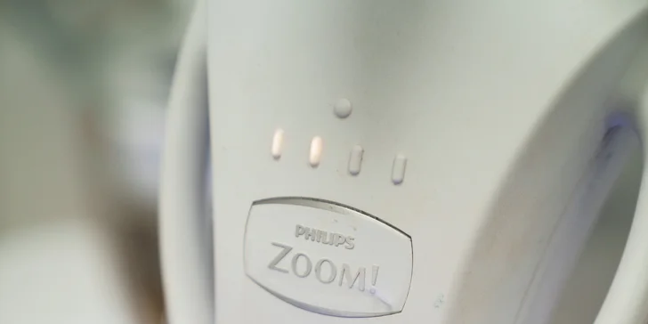 Ordinační bělení zubů LED lampou Philips Zoom s možností dentální hygieny