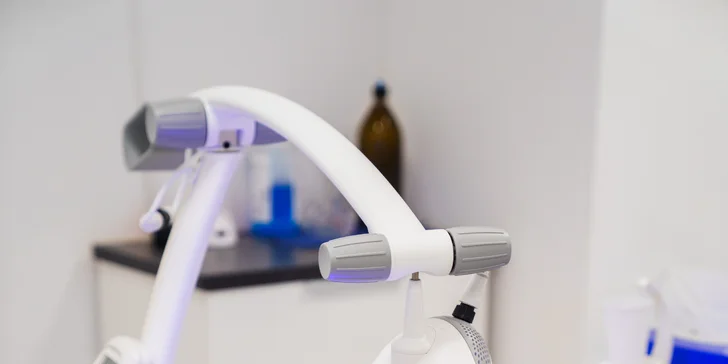 Ordinační bělení zubů LED lampou Philips Zoom s možností dentální hygieny