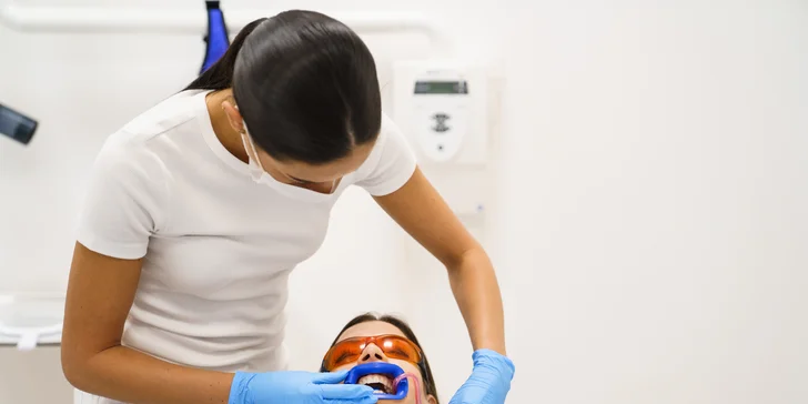 Ordinační bělení zubů LED lampou Philips Zoom s možností dentální hygieny