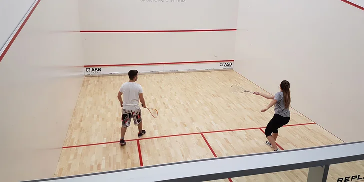 1 hodina pronájmu squashového kurtu ve sportovním centru Replay