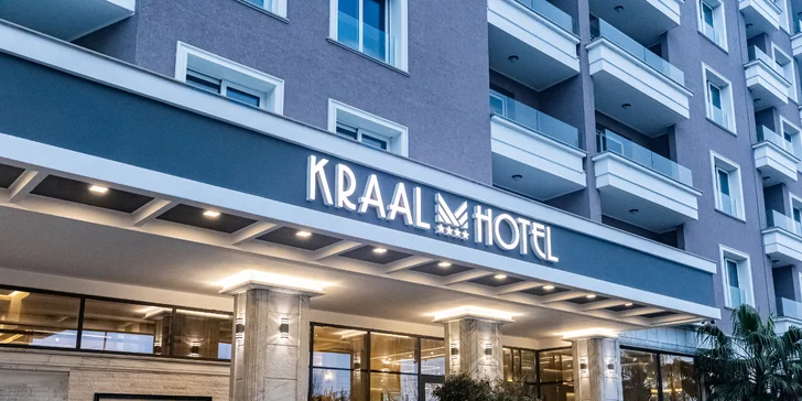 Pohoda v Albánii přímo u moře: 4* hotel s venkovním bazénem, snídaně či polopenze
