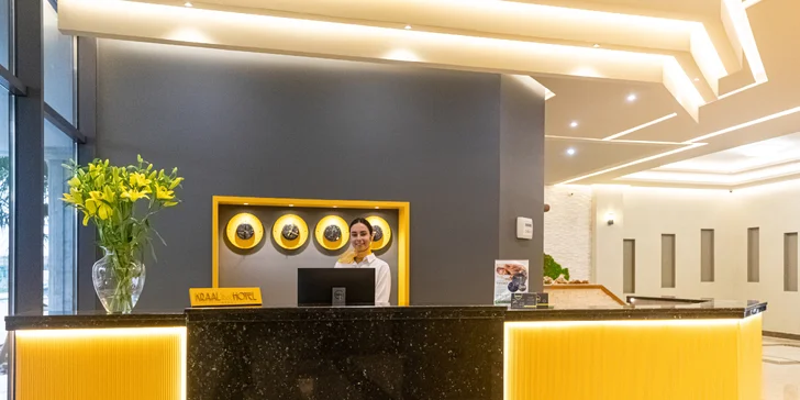 Pohoda v Albánii přímo u moře: 4* hotel s venkovním bazénem, snídaně či polopenze