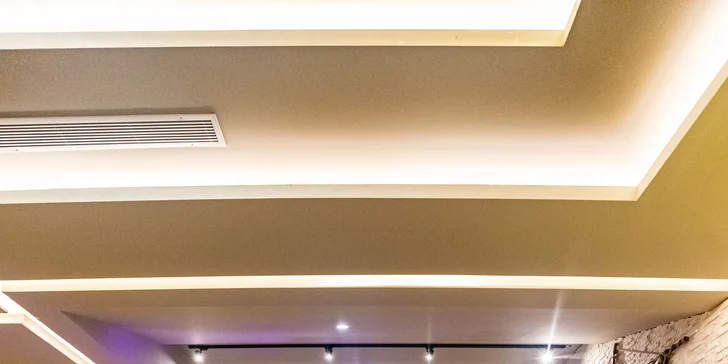 Pohoda v Albánii přímo u moře: 4* hotel s venkovním bazénem, snídaně či polopenze