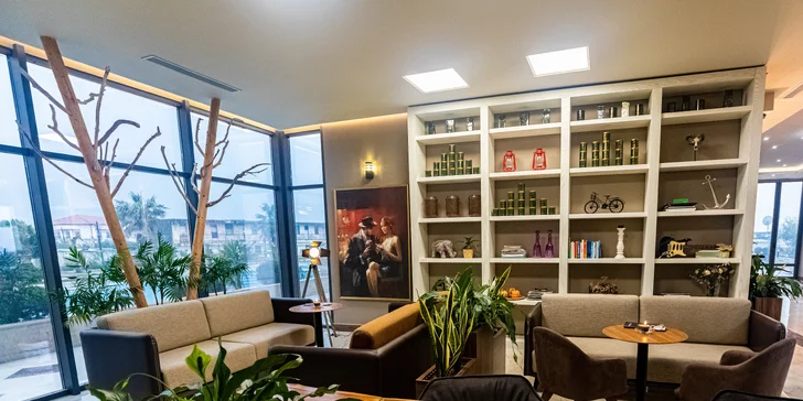 Pohoda v Albánii přímo u moře: 4* hotel s venkovním bazénem, snídaně či polopenze