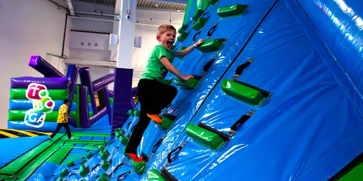 Vstup na 60 minut do trampolínového světa Toboga AirJump! v Brně